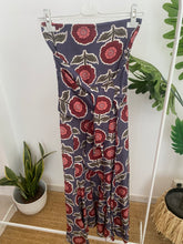 Carregar imagem no visualizador da galeria, Vestido laçada flores grandes azul
