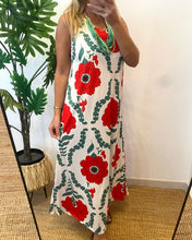 Carregar imagem no visualizador da galeria, Vestido comprido malha fria estampa papoilas branco
