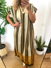 Carregar imagem no visualizador da galeria, Vestido oversize riscas kaki
