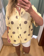 Carregar imagem no visualizador da galeria, Camisa oversize padrão bolas amarelo
