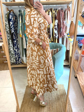 Carregar imagem no visualizador da galeria, Vestido estampado camel
