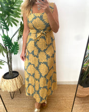 Carregar imagem no visualizador da galeria, Vestido alças franzidas padrão folhas amarelo
