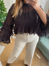 Carregar imagem no visualizador da galeria, Blusa crop chiffon chocolate
