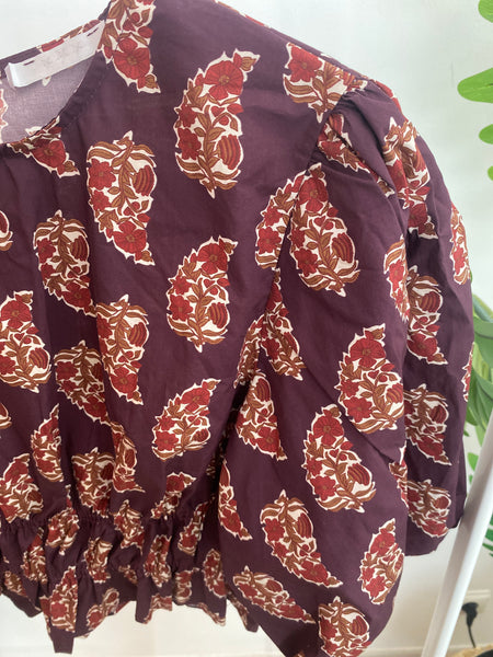 Blusa crop manga balão flores Bordeaux