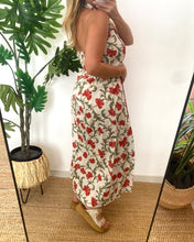 Carregar imagem no visualizador da galeria, Vestido estampa floral branco e vermelho
