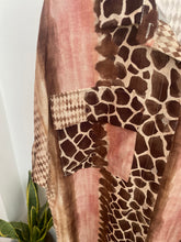 Carregar imagem no visualizador da galeria, Vestido camisa estampa tartaruga rosa
