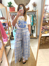 Carregar imagem no visualizador da galeria, T-shirt branca hello summer
