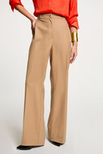Carregar imagem no visualizador da galeria, Calças clássicas camel Morgan

