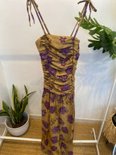 Carregar imagem no visualizador da galeria, Vestido Salamanca estampa flores mostarda
