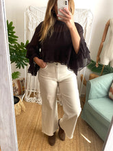 Carregar imagem no visualizador da galeria, Blusa crop chiffon chocolate
