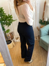 Carregar imagem no visualizador da galeria, Blusa folhos creme MORGAN
