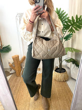 Carregar imagem no visualizador da galeria, Mala de ombro nylon beje Don Algodon
