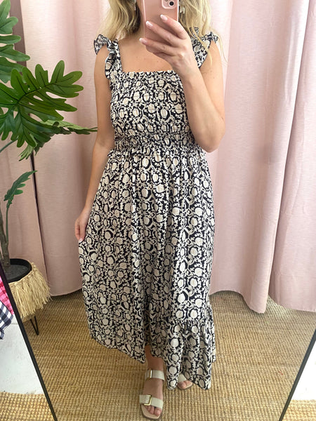 Vestido ramagens preto