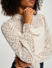 Carregar imagem no visualizador da galeria, Blusa renda cru Morgan
