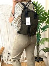Carregar imagem no visualizador da galeria, Mochila nylon kaki Don Algodon
