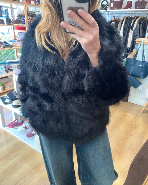 Casaco de pêlo preto