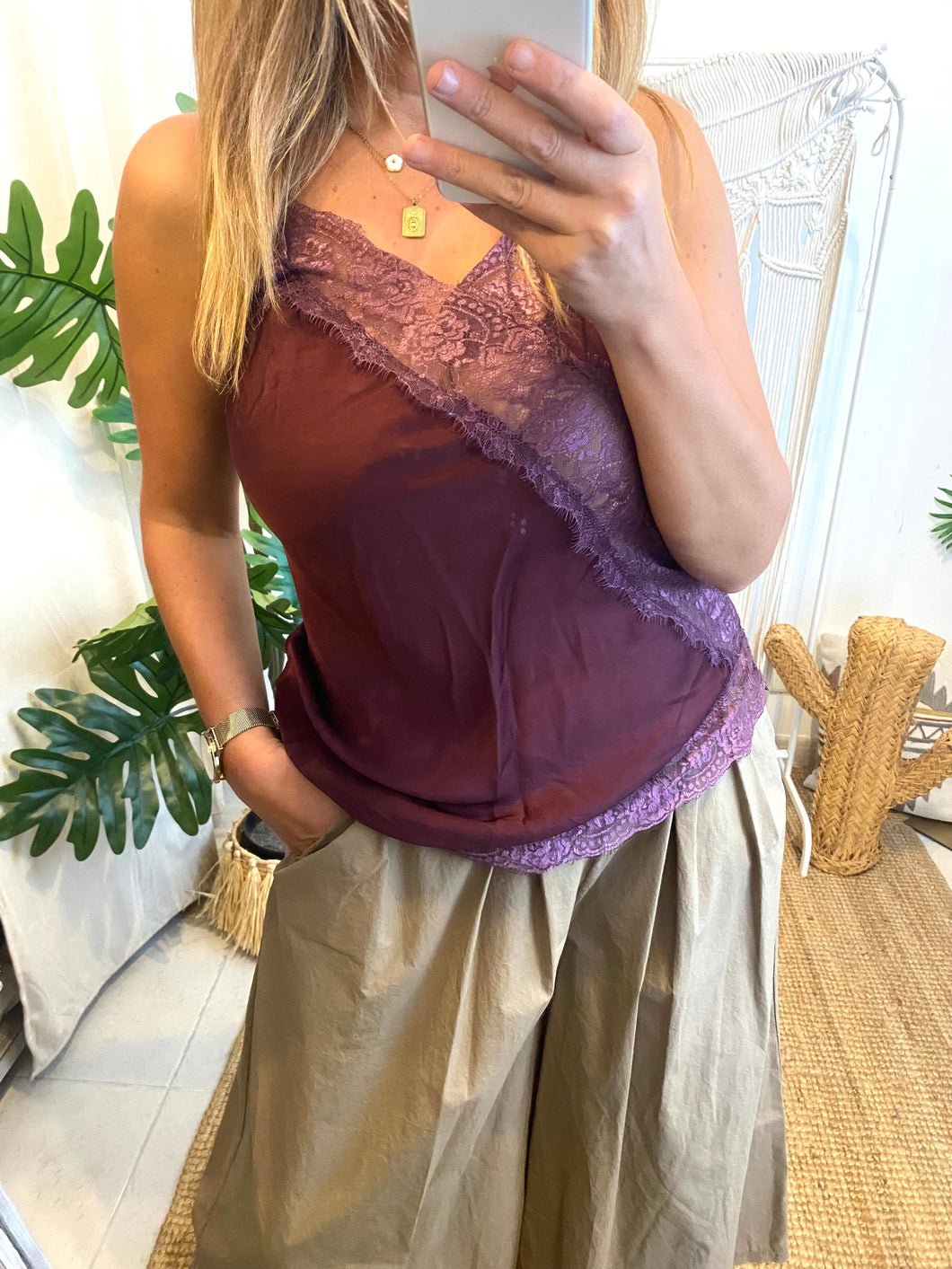 Top renda assimétrico bordeaux