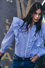 Carregar imagem no visualizador da galeria, Camisa Morgan riscas e folhos azul

