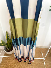 Carregar imagem no visualizador da galeria, Vestido malha fria riscas verde e azul
