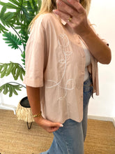 Carregar imagem no visualizador da galeria, Camisa tulipa bordada
