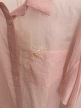 Carregar imagem no visualizador da galeria, Camisa bordado cerejas rosa
