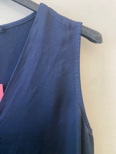 Carregar imagem no visualizador da galeria, Blusa alça larga acetinada marinho
