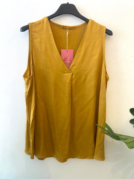 Blusa alça larga acetinada mostarda
