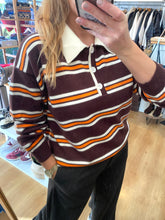 Carregar imagem no visualizador da galeria, Polo de malha risca castanho e laranja
