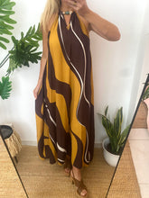 Carregar imagem no visualizador da galeria, Vestido estampa ondas amarelo

