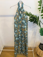 Carregar imagem no visualizador da galeria, Vestido halter com botões estampa floral
