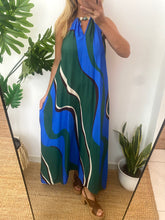 Carregar imagem no visualizador da galeria, Vestido estampa ondas azul
