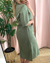 Carregar imagem no visualizador da galeria, Vestido camisa linho verde Bigzone
