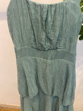 Carregar imagem no visualizador da galeria, Vestido liso folhos largos
