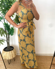 Carregar imagem no visualizador da galeria, Vestido alças franzidas padrão folhas amarelo
