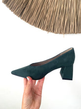 Carregar imagem no visualizador da galeria, Sapato tacão quadrado verde Corina
