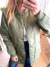 Carregar imagem no visualizador da galeria, Parka Vitate kaki Vila
