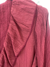Carregar imagem no visualizador da galeria, Blusa folho crepe Bordeaux
