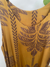 Carregar imagem no visualizador da galeria, Vestido comprido malha fria palmeiras amarelo
