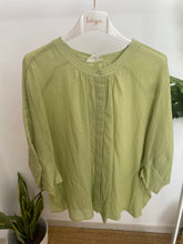 Carregar imagem no visualizador da galeria, Camisa oversize decote redondo verde
