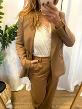 Carregar imagem no visualizador da galeria, Blazer Morgan camel assertoado
