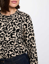 Carregar imagem no visualizador da galeria, Camisola MORGAN animal print
