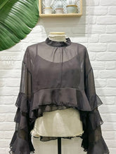 Carregar imagem no visualizador da galeria, Blusa crop chiffon chocolate
