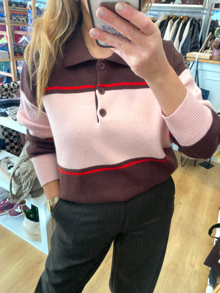 Polo de malha risca castanho e rosa
