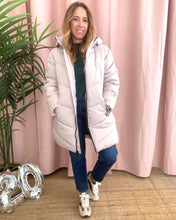 Carregar imagem no visualizador da galeria, Casaco de capuz beje Vimilja
