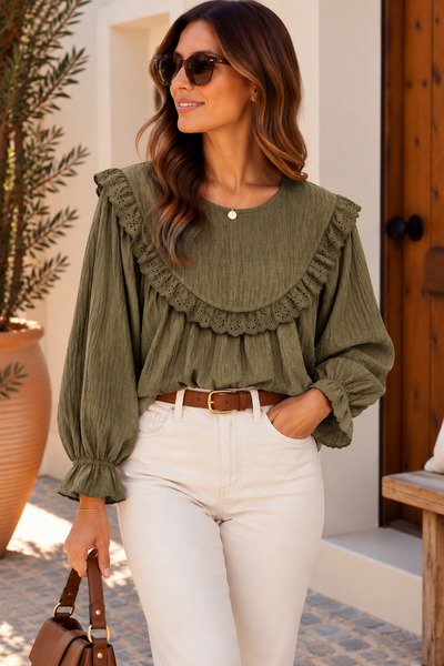 Blusa com rendinha bordada kaki