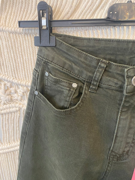 Calça straight sarja kaki