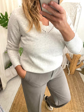 Carregar imagem no visualizador da galeria, Camisola Vinikolina V pérola Vila
