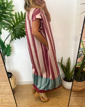 Carregar imagem no visualizador da galeria, Vestido oversize riscas rosa
