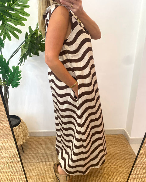 Vestido decote v riscas onduladas castanho