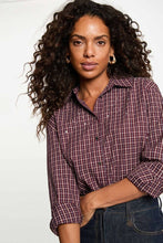 Carregar imagem no visualizador da galeria, Blusa Morgan quadradinhos Bordeaux brilhantes

